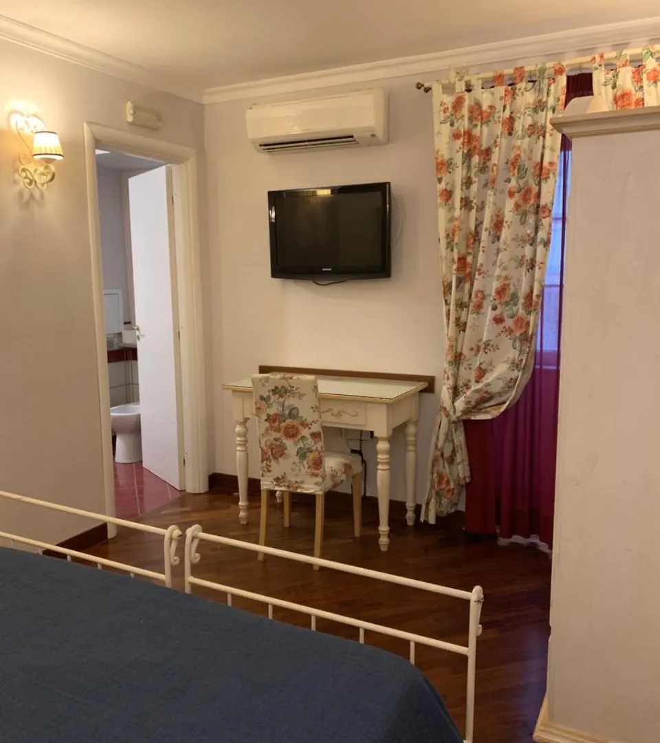 Guest house Affittacamere Ausonia Naples